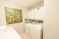 Golf cart+4BR/3B 2100sq Renovated, Large Pool and deck - جاكوزي
