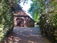 Vacation apartment "Kaminzimmer" in the 2-stall country house in the Rhodo garden. Hotels in Westerstede