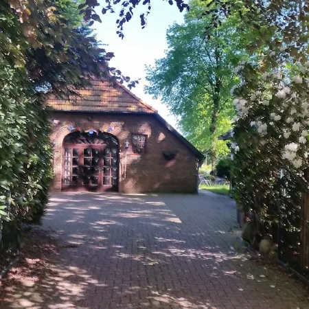 Vacation apartment "Kaminzimmer" in the 2-stall country house in the Rhodo garden.