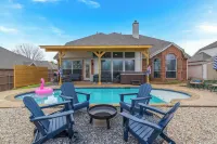 Modern Grand Prairie Retreat w/ Pool • Game Room • -10 Min to Stadiums & More