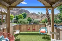 Casa Cornu- Studio+Loft Condo with Heated Pools and Mountain Views Các khách sạn gần Indian Wells Tennis Garden