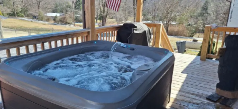 Buckingham cabin#2 @ the Lake minutes from New River Gorge National Park Hot tub
