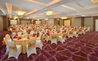 Platinum Adisucipto Hotel & Conference Center - breakfast