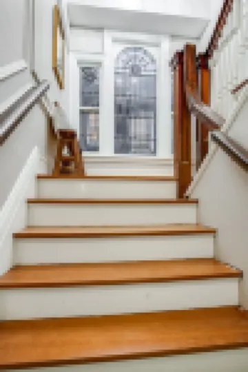 Charming 2BR, near Park Ave with private balcony!