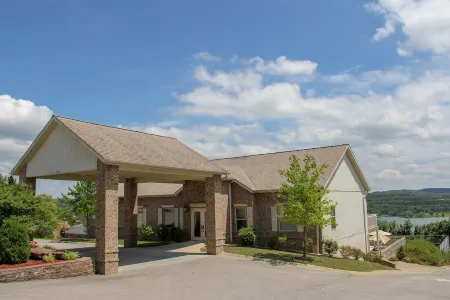 Emerald Bay Condo On-Site Marina Boating, Golf, WiFi, 2 pools, 4 Flatscreen TVs