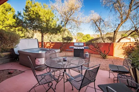Bell Rock Vista - Hot Tub, Spacious Townhouse with Great Location and Views