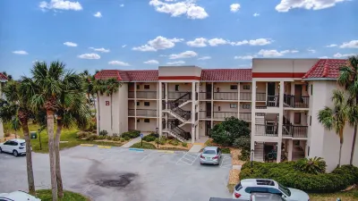 Oceanside complex B-17 1 bedroom with Heated Pool