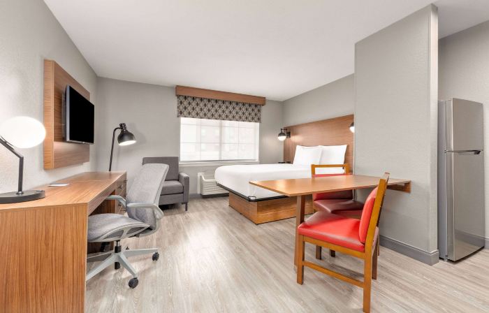 Hawthorn Extended Stay by Wyndham Bedford - Dallas