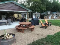 “Delbert” one of the 5 Tiny Cabins on the Osage River Hotels in Equality Township