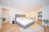 Chic Southampton Getaway w/Heated Pool. Minutes away from village & beach.