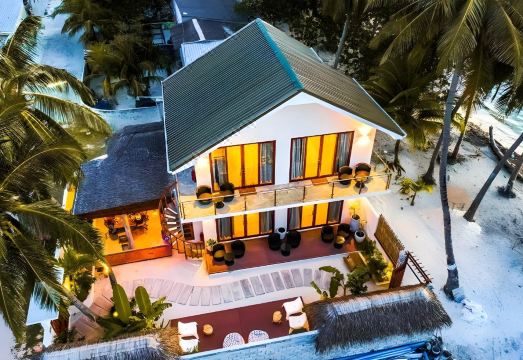 Veli Vilaa Hotel Overview