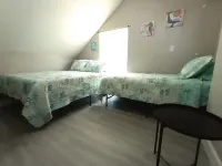 SEA LA VIE BEACH HOME ON 500 BLOCK-1/2 A MILE FROM OCEAN,SLEEPS 6, Fenced yard