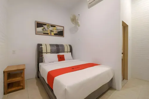 RedDoorz at Mutiara Residence Deli Serdang Hotels in Medan Estate
