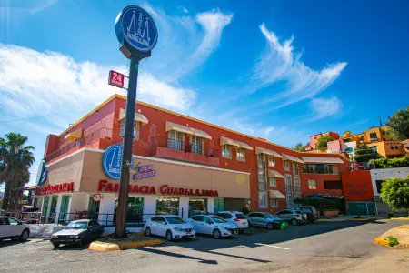 Hotel Suites Corazón Mexicano Отели рядом с достопримечательностью «Church of San Diego (Iglesia de San Diego)»