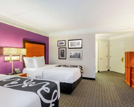 La Quinta Inn & Suites by Wyndham Raleigh Durham Airport ケーリーのホテル