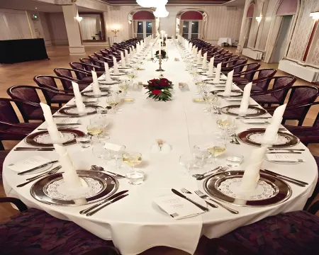 Helnan Phønix Hotel Отели в г. Ольборг