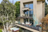 Skydeck 3-br house w gym, hot tub, amphitheater, Hwood sign, Griffith, lake view Hotels in Silver Lake