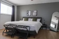 Modern Home 3-Br Retreat — Quiet, Cozy, & Family-Friendly in Fresno.