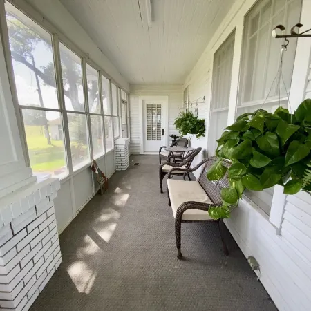 Spacious Country Living Located In The Heart Of Brenham