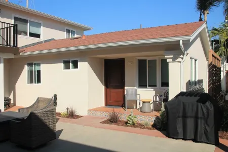 One bedroom, new construction in Pacific Beach Отели рядом с достопримечательностью «Мишен Бич»