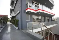 Hotel Wedlock Sector 47 Hotels near Pyramid square commercial