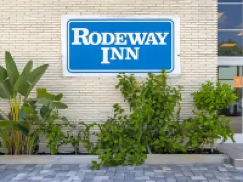 Downtown Hollywood Gardens Inn & Suites โรงแรมในฮอลลีวูด