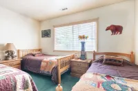 Family/Pet Friendly - Hot Tub - TESLA Charger