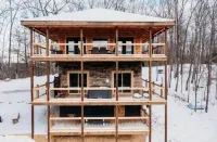 Sunsets 4ever Cabin- 360 views 2-bedroom cabin with WiFi & Hot Tub