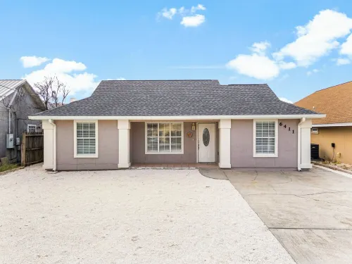 NEW! Walk to Beach 3 Blocks, Big Private Backyard, Firepit, Bunks, Sofa sleeper