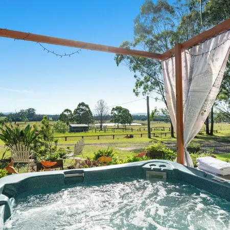 The Studio Retreat perfect for a quiet romantic break. Pet friendly, hot tub.