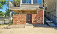 Charming 1-bedroom condo in beautiful Oklahoma City with pool,