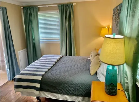 Truly a unique get-a-way! Cottage on the shore of the Little Miami River!