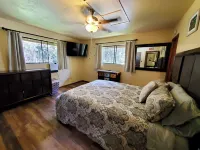 Experience Tranquility in a Spacious 3-Bedroom Surrounded by Hawaiian Forest