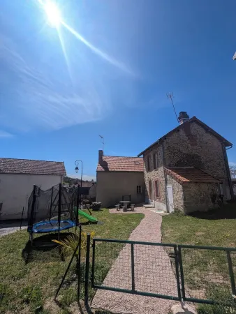 Maison Agréable 4 à 6 Pers Отели в г. Крёз