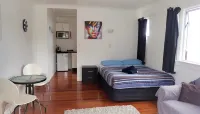 Centabay Lodge and Backpackers