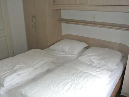 Chalet with 2 Bathrooms and a Boat, Near Giethoorn