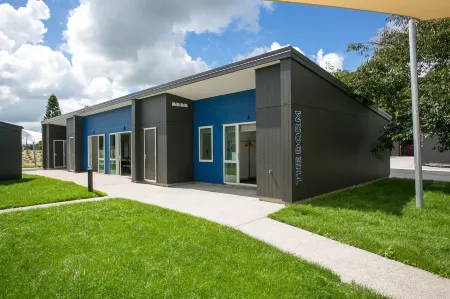 Podium Lodge Отели рядом с достопримечательностью «Мейпл Арборетум»