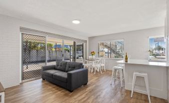 Sea-Hi Beachside Apartment