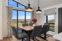 Hiraeth - Luxury Lodge with Hot Tub Close to Beach