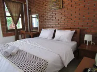 Penginapan Udin Syariah Bukit Rhema by Zuzu Hotels near Punthuk Setumbu