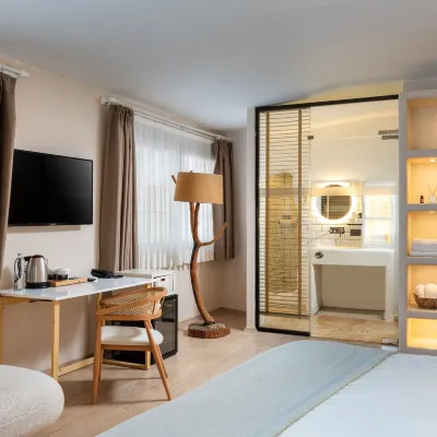 Gran Via Alsancak Hotels near Ataturk Museum