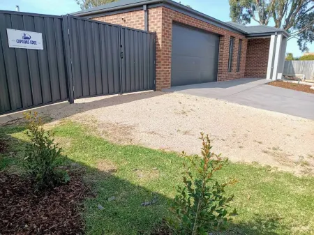 Captains Edge Отели рядом с достопримечательностью «St Mary's Catholic Church»