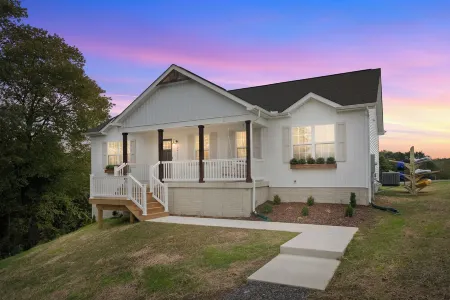 Lake access w/hot tub, game room,boat slip, kayaks & more