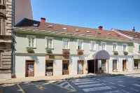 Hotel Kadoor Hotels near Dubovac Castle