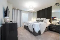 4466 Create Memories in This Cozy 7Br Home with Loved Ones - parking