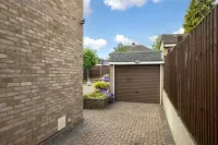Beaconsfield Hotels in Luton