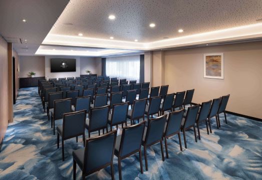 3. 더블트리 바이 ..