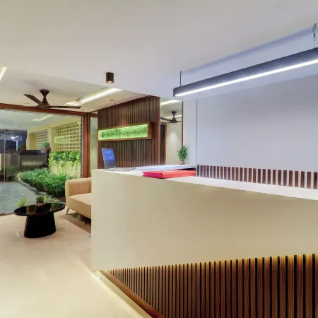 Hotel Amar Residency Отели рядом с достопримечательностью «Пляж Версова»