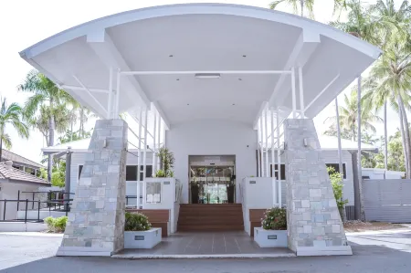 Reef Resort Villas Port Douglas Отели в г. Крейгли