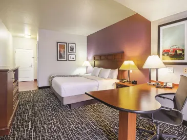 La Quinta Inn & Suites by Wyndham Bowling Green